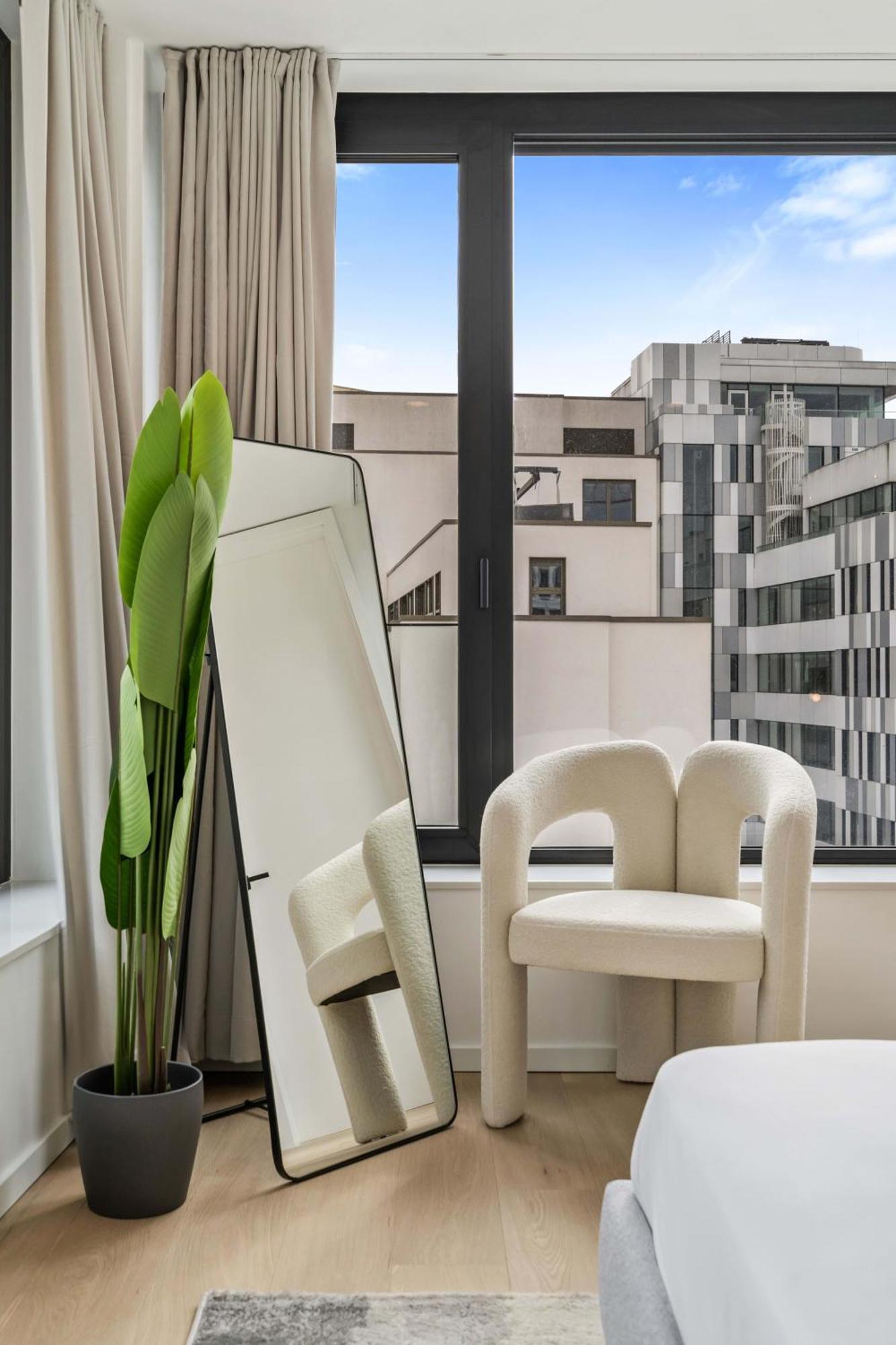 Stylish Downtown Escape With Comforts Appartamento