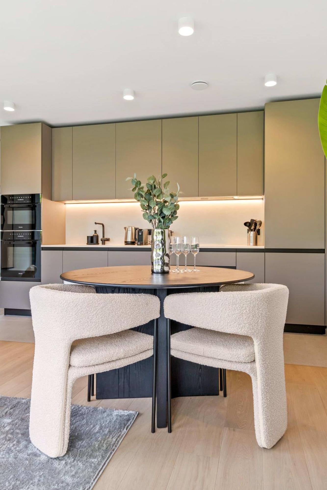 Stylish Downtown Escape With Comforts *